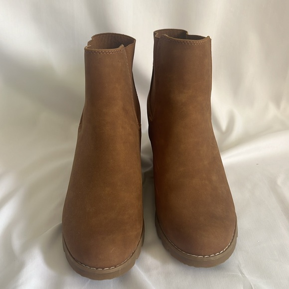 Universal Threads Linda Wedge Boot - Picture 2 of 4